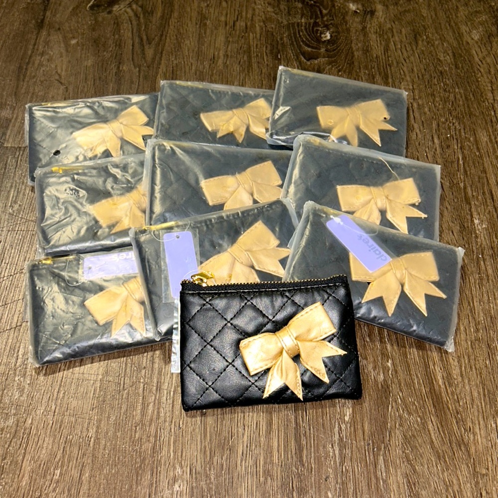 3 for 20$ BNWT 💎Claire’s💎 Black Coin Purse with Gold Ribbon.